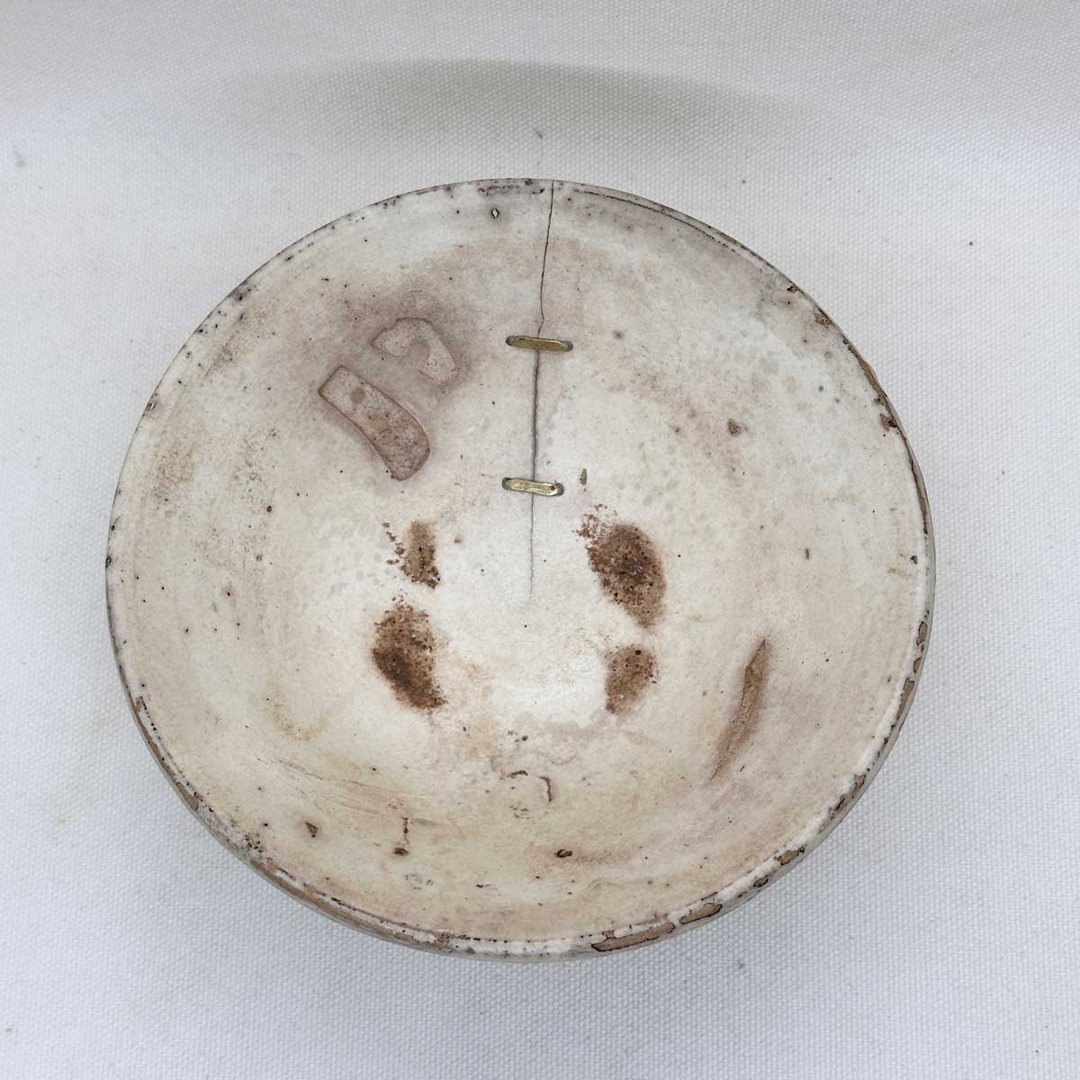 古い粉引きの茶碗 鎹継ぎの修復 20260127